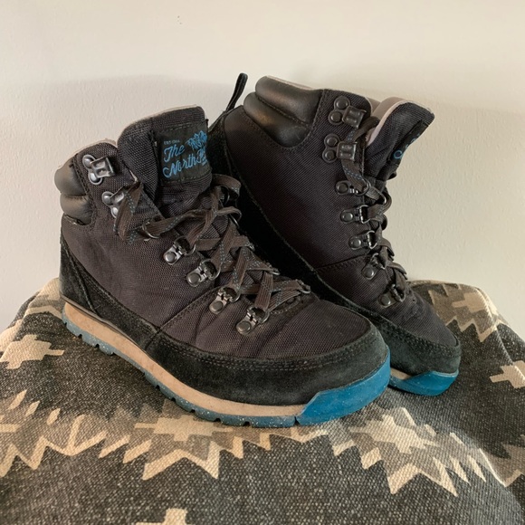 Woman’s North Face Boots 🥾 - Picture 1 of 6